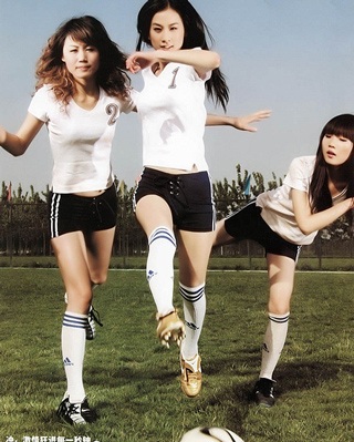 Huỳnh Thánh Y: Nữ cầu thủ quyến rũ - 8