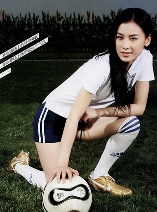 Huỳnh Thánh Y: Nữ cầu thủ quyến rũ - 15