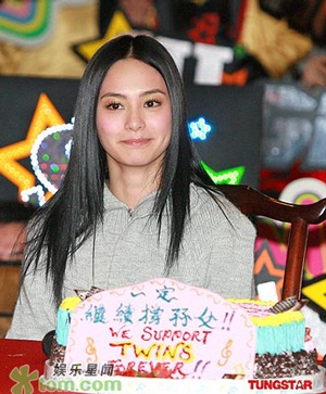 Kẻ giấu mặt doạ tung clip "nóng" của Chung Hân Đồng - 1