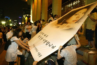 Giới nghệ sĩ Hàn Quốc tưởng nhớ nữ diễn viên Lee Eun Joo - 2