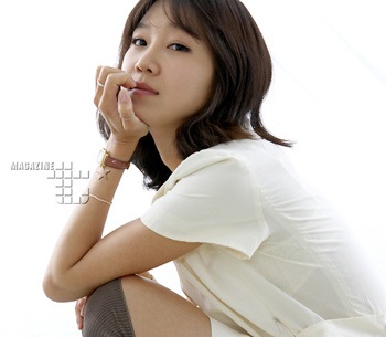 “Chân dài” Gong Hyo Jin “phá cách” trên Vogue - 5