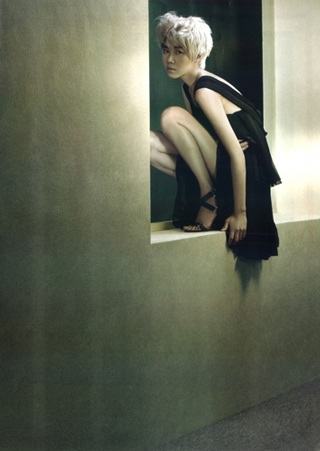 “Chân dài” Gong Hyo Jin “phá cách” trên Vogue - 10