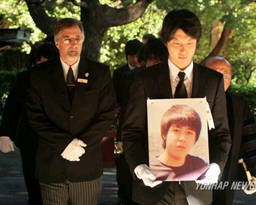 Lee Dong Gun quá đau đớn trước cái chết của em trai - 1 Lee Dong Gun quá đau đớn trước cái chết của em trai - 1