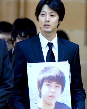 Lee Dong Gun quá đau đớn trước cái chết của em trai - 2 Lee Dong Gun quá đau đớn trước cái chết của em trai - 2