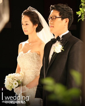 “Nữ hoàng ln Hwa” đệ đơn li dị sau 7 tháng - 1 “Nữ hoàng ln Hwa” đệ đơn li dị sau 7 tháng - 1