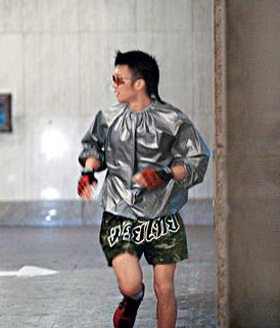 Tạ Đình Phong sút cân sau scandal của vợ - 1