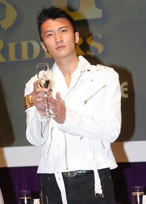 Tạ Đình Phong sút cân sau scandal của vợ - 5