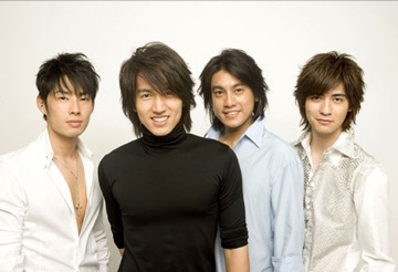 Ngô Kiến Hào làm nóng show diễn với “vũ đạo cây nạng” - 2