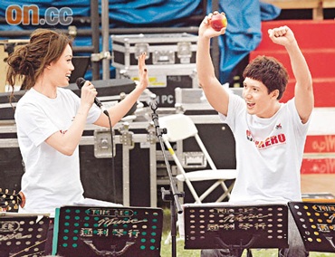 Dung Tổ Nhi chỉ trích Lương Lạc Thi - 1 Dung Tổ Nhi chỉ trích Lương Lạc Thi - 1