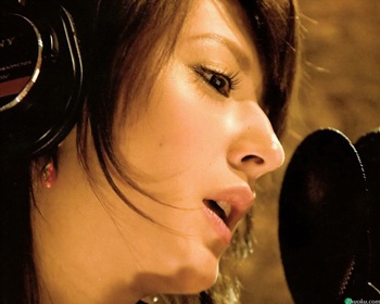 Chùm ảnh “nóng” của bông hồng lai Leah Dizon - 8