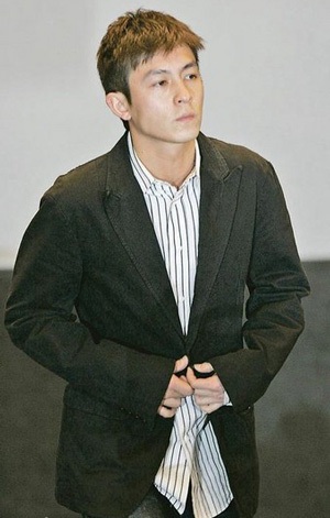 Hình quảng cáo của Trần Quán Hy vẫn “hot”! - 1