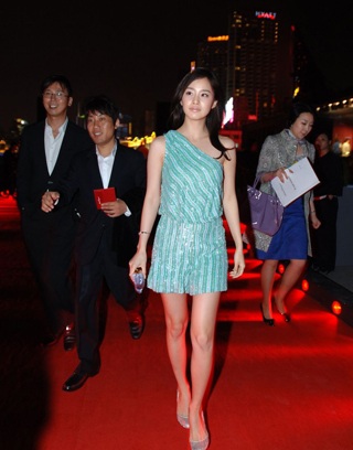 Những tấm hình "độc" và đẹp của Kim Tae Hee - 24