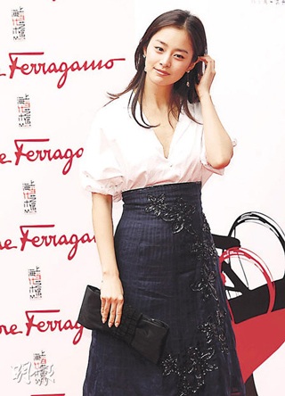 Những tấm hình "độc" và đẹp của Kim Tae Hee - 33