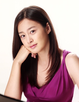 Những tấm hình "độc" và đẹp của Kim Tae Hee - 7 Những tấm hình "độc" và đẹp của Kim Tae Hee - 7