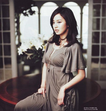 Những tấm hình "độc" và đẹp của Kim Tae Hee - 10