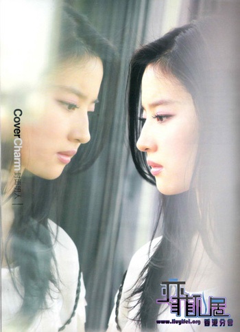 Thành Long khen ngợi hết lời “ngọc nữ” Lưu Diệc Phi - 8