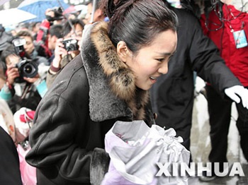 Củng Lợi bị tẩy chay - 1