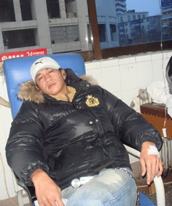 Hà Nhuận Đông nhập viện vì kiệt sức - 1