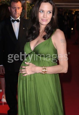 Ngày thứ hai sôi động của LHP Cannes lần thứ 61 - 17