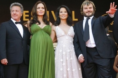 Ngày thứ hai sôi động của LHP Cannes lần thứ 61 - 16