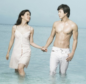 Kwon Sang Woo "khoe" thể hình đẹp trong quảng cáo - 1