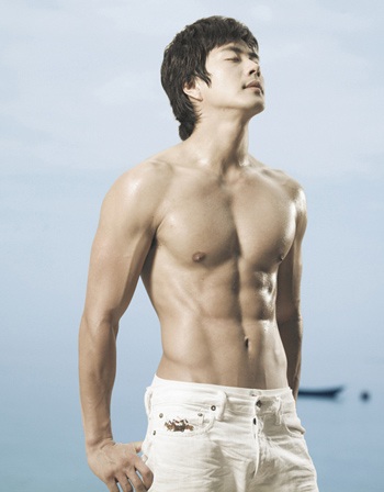 Kwon Sang Woo "khoe" thể hình đẹp trong quảng cáo - 4