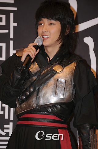 Ra mắt đoàn làm phim “Nhất Chi Mai” của Lee Jun Ki - 15 Ra mắt đoàn làm phim “Nhất Chi Mai” của Lee Jun Ki - 15