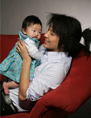 “Mỹ nam xứ Hàn” chung tay giúp đỡ trẻ tật nguyền - 2 “Mỹ nam xứ Hàn” chung tay giúp đỡ trẻ tật nguyền - 2