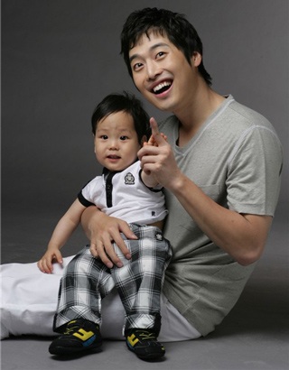 “Mỹ nam xứ Hàn” chung tay giúp đỡ trẻ tật nguyền - 5 “Mỹ nam xứ Hàn” chung tay giúp đỡ trẻ tật nguyền - 5