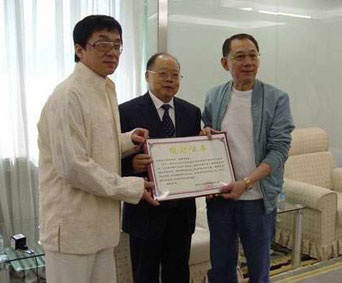 Thành Long góp 10 triệu nhân dân tệ cho nạn nhân động đất - 1 Thành Long góp 10 triệu nhân dân tệ cho nạn nhân động đất - 1