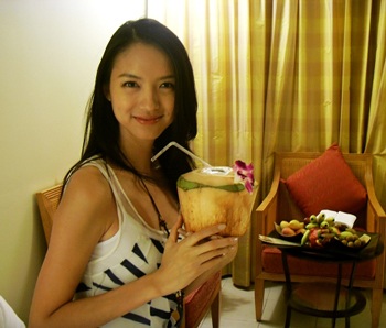 Hoa hậu thế giới 2007 thích là người bình thường - 3