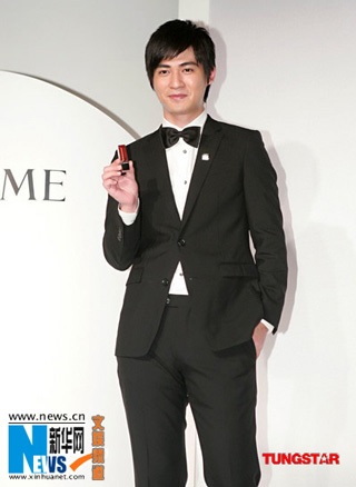 Châu Du Dân quảng cáo… son môi! - 2