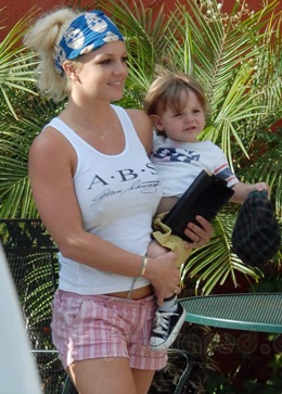 Britney Spears: "Tôi đã chạm tới đáy cùng xã hội" - 4