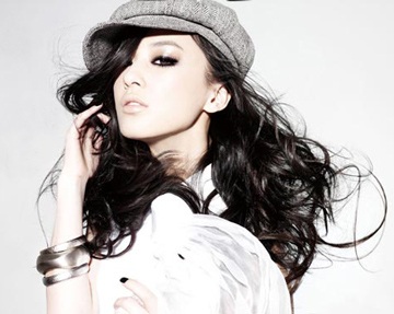 Vẻ đẹp khác biệt của Huỳnh Thánh Y - 4