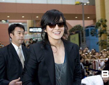 Cuộc đời của Bae Yong Joon lên phim - 1