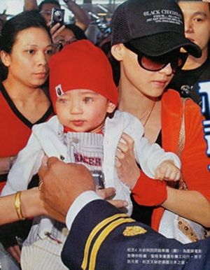 Tạ Đình Phong: “Chúng tôi không ly thân” - 2