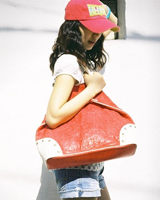 Chae Yeon gợi cảm làm bà chủ nhãn hiệu thời trang - 4 Chae Yeon gợi cảm làm bà chủ nhãn hiệu thời trang - 4