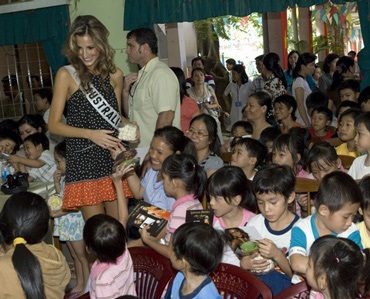 Một sáng ấm áp của các người đẹp tại làng trẻ em Tam Bình - 1