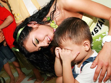 Một sáng ấm áp của các người đẹp tại làng trẻ em Tam Bình - 4 Một sáng ấm áp của các người đẹp tại làng trẻ em Tam Bình - 4