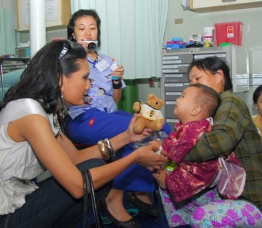 Một sáng ấm áp của các người đẹp tại làng trẻ em Tam Bình - 6