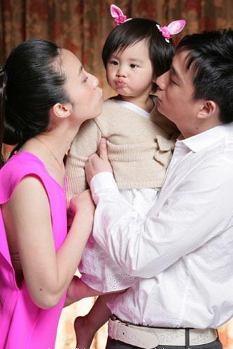 Huỳnh Lỗi “khoe” vợ và con gái - 1