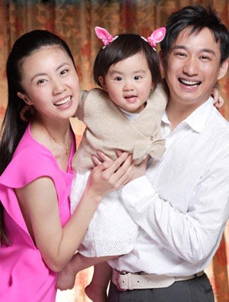 Huỳnh Lỗi “khoe” vợ và con gái - 2