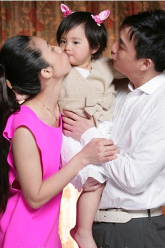 Huỳnh Lỗi “khoe” vợ và con gái - 3