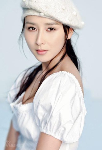 Hình ảnh lạ mắt của “người đẹp cổ trang” Hồ Tịnh - 2