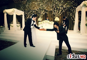 Vợ chồng Jang Hyuk rạng rỡ trong ngày cưới - 10