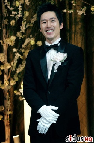 Vợ chồng Jang Hyuk rạng rỡ trong ngày cưới - 5