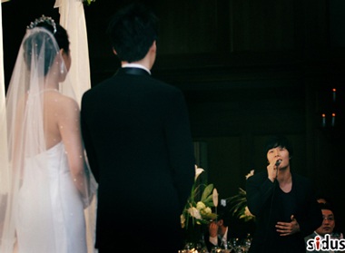 Vợ chồng Jang Hyuk rạng rỡ trong ngày cưới - 9