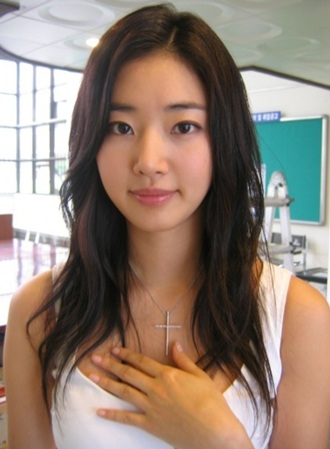 Cựu hoa hậu Hàn Quốc bị “nghi” phẫu thuật thẩm mỹ - 2