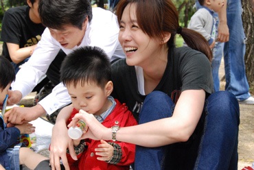 Kim Jung Eun “tập sự” làm… mẹ! - 15