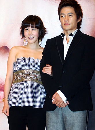 Kim Jung Eun “tập sự” làm… mẹ! - 17